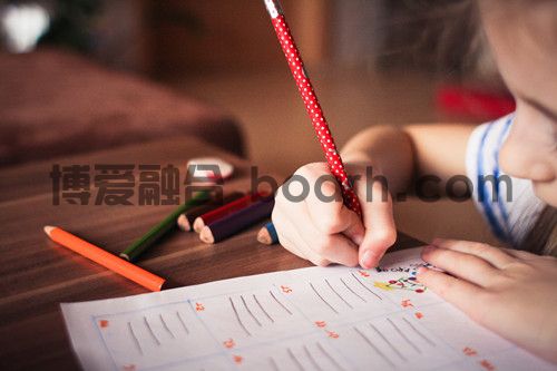 close-up-of-girl-writing-256468_副本.jpg